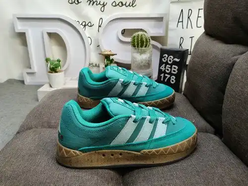 1d78d Adidas adimatic Bread shoes Adidas Shark Bread shoes nueva colaboración con el legendario pati