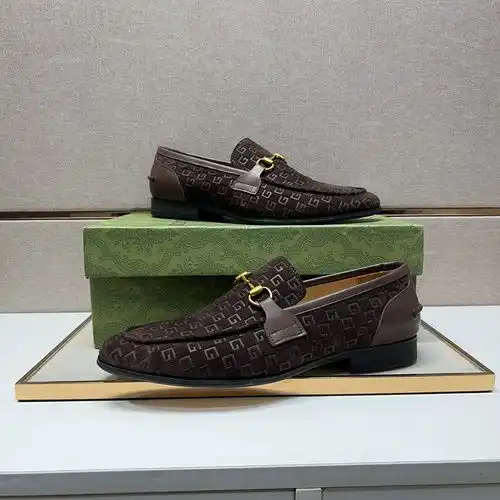 Código de zapatos masculinos Gucci 64b8 talla 3844