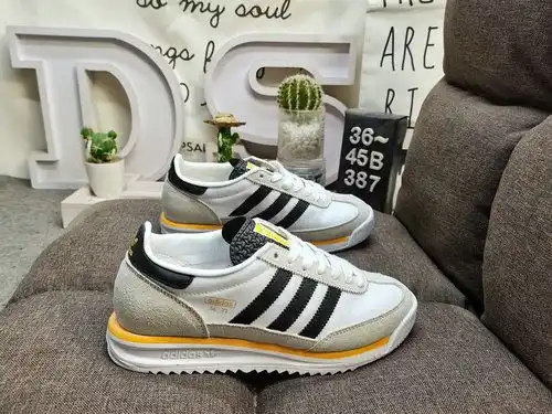 La colección de zapatillas retro Adidas 387d es muy popular en todo el mundo y, aprovechando esta ol