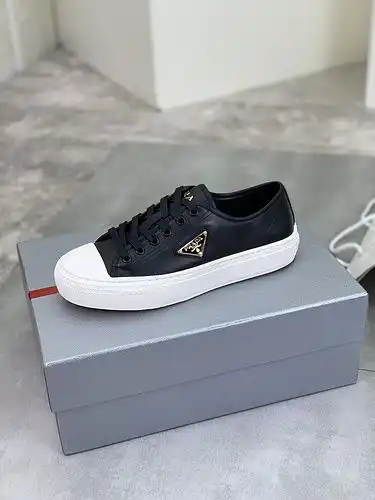 Prada men's shoe code 9C2 Size3844