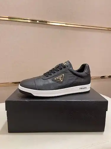 Prada men's shoe code 922B3 Size3844