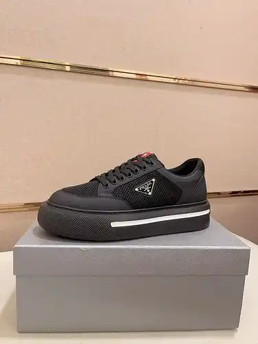 Prada men's shoe code 922C2 Size3844 can be customized with 4 non refundable options