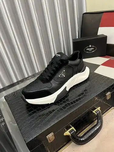 Prada men's shoe code 93B6 Size3844