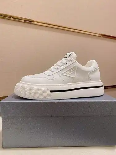 Prada men's shoe code 922C2 Size3844 can be customized with 4 non refundable options