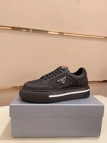 Prada men's shoe code 922C2 Size3844 can be customized with 4 non refundable options