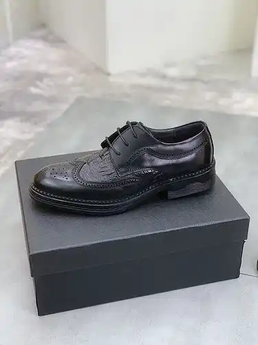 Prada men's shoe code 64B6 Size3844