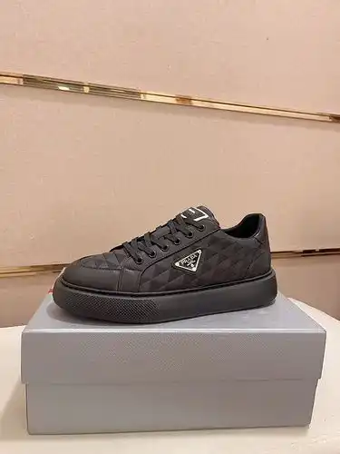 Prada men's shoe code 922C2 Size3844 can be customized with 4 non refundable options
