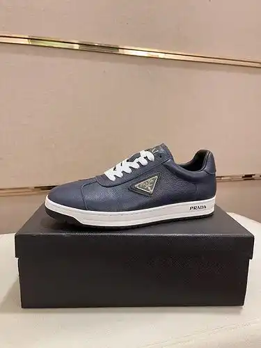 Prada men's shoe code 922B3 Size3844