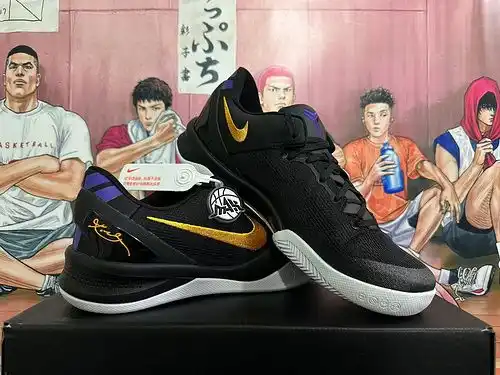 Negro, amarillo, azul 39e46
