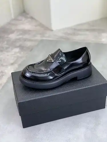 Prada men's shoe code 86C3 Size384