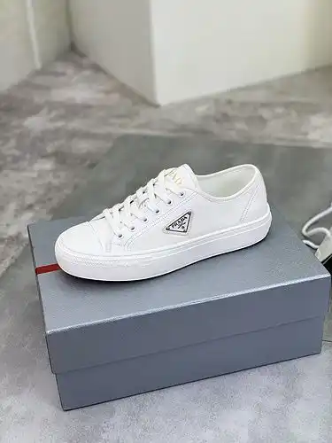 Prada men's shoe code 9C2 Size3844