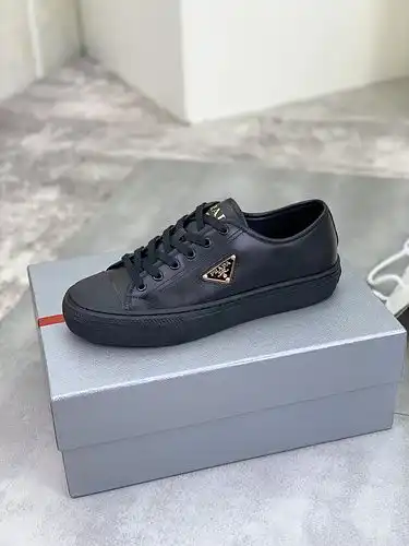 Prada men's shoe code 9C2 Size3844