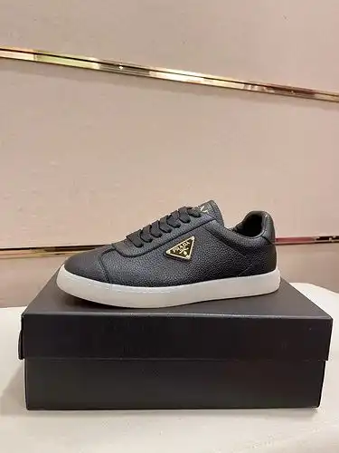 Prada men's shoe code 922B2 Size3844