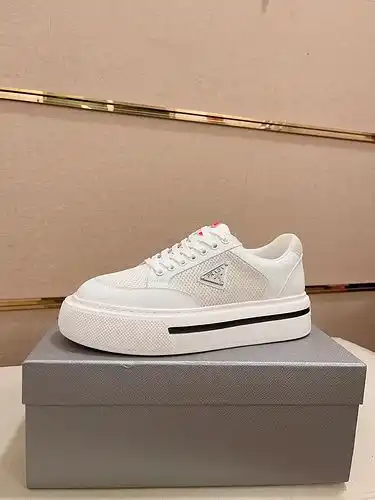 Prada men's shoe code 922C2 Size3844 can be customized with 4 non refundable options