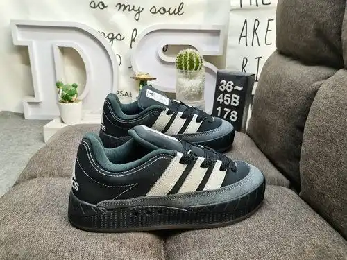 1d78d Adidas adimatic Bread shoes Adidas Shark Bread shoes nueva colaboración con el legendario pati