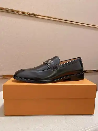 Los zapatos masculinos LV talla 4c8 talla 3944384 se pueden personalizar sin necesidad de devolver