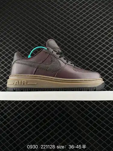 Las zapatillas deportivas casuales 1d40g Nike Air Force 1D Low Luxe Air Force One continúan con una 