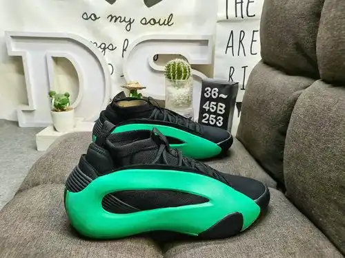 El nuevo diseño de la parte de la lengua de color Adidas Harden Volume 8 ie2c69e3, de clase corporat