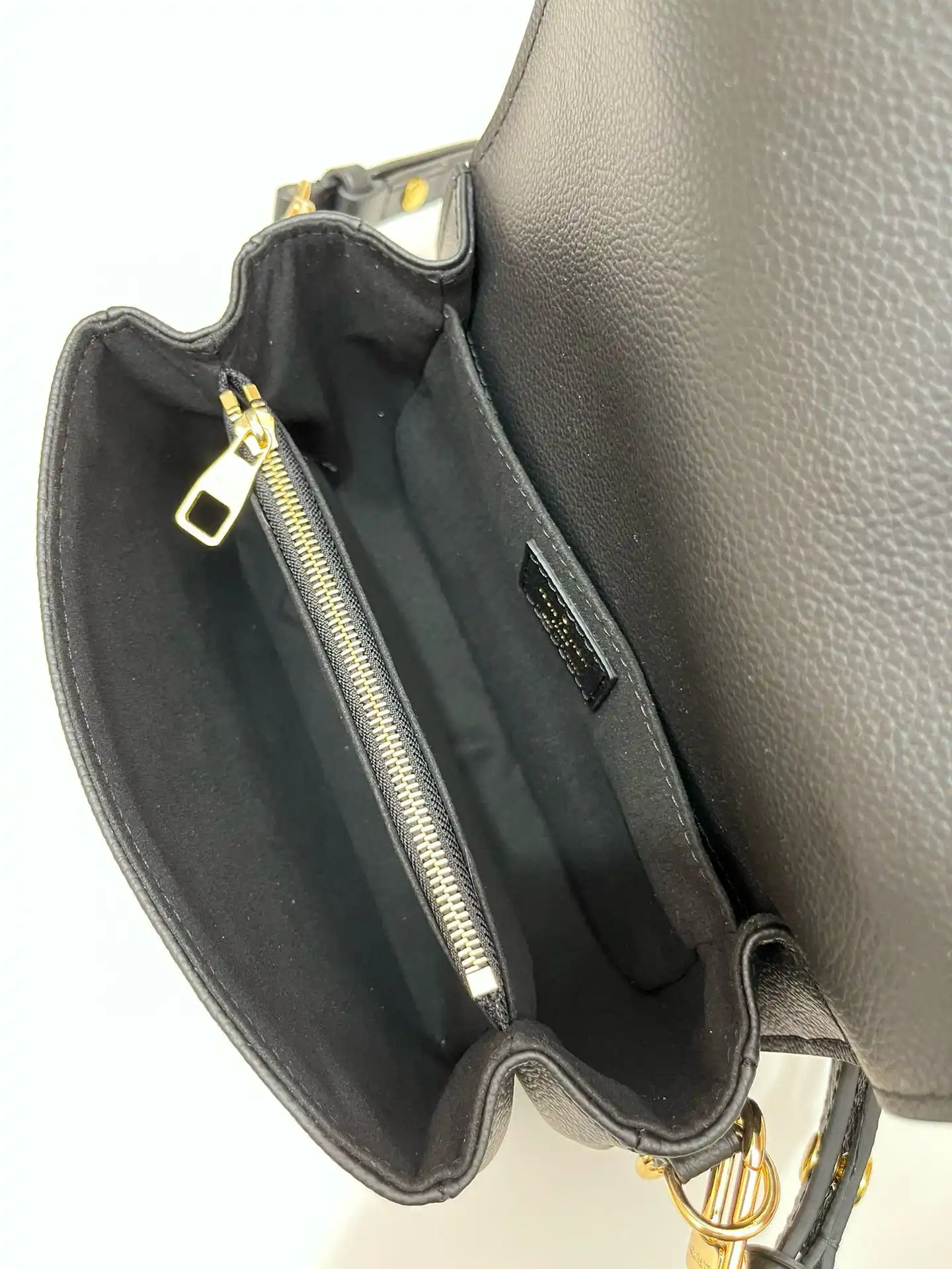 KK04450 (30).webp