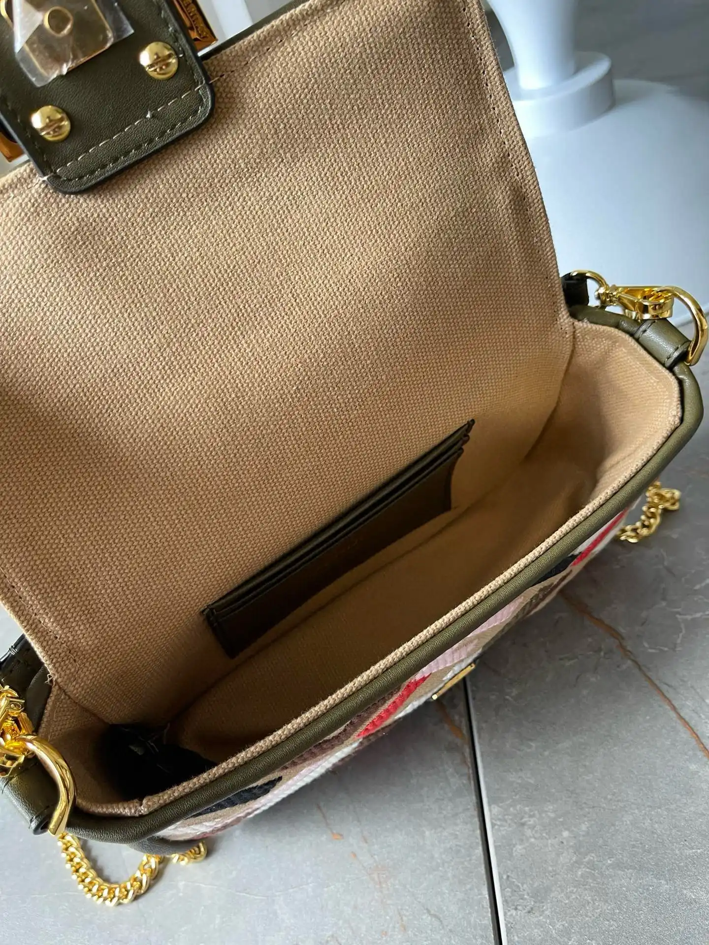 KK03350 (5).webp