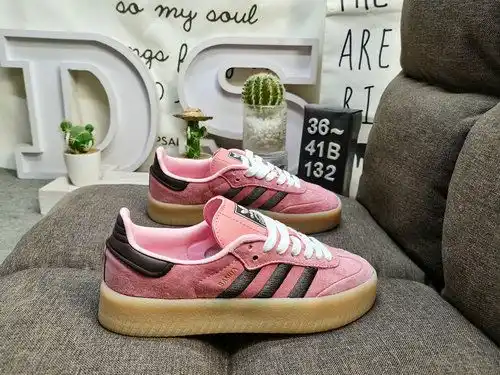 El sistema genuino de media yarda 1d32cd Adidas sambae W jh8834 utiliza cuero de terciopelo combinad