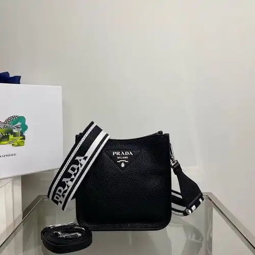 Bolsa de hombro Prada bolsa de mujer Prada bolsa de regalo de entrega grabada de alta gama de cuero 