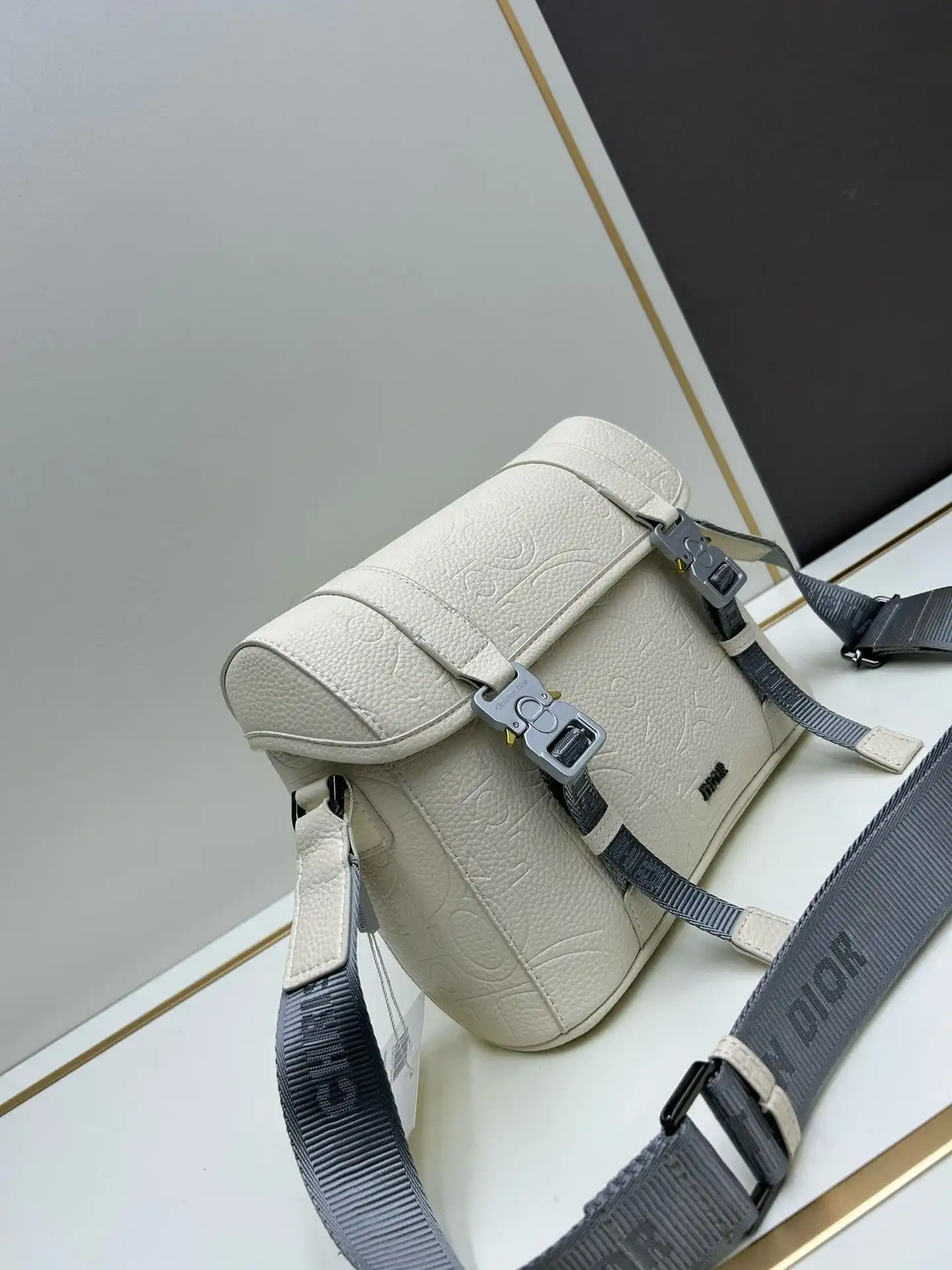 KK03350 (17).webp