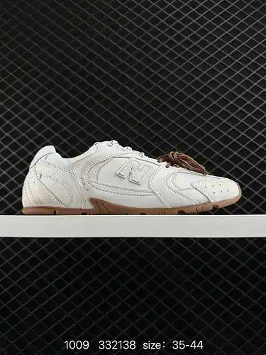 El esquema de color 1d9e0g melad se combina con la marca de lujo italiana miumiu x NB new balance 5x