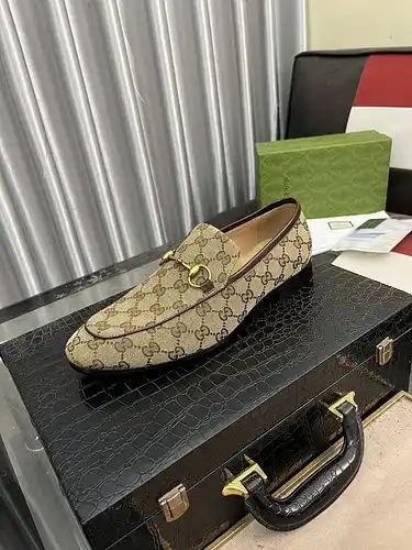 Código de zapatos masculinos Gucci 8b8 talla 3844