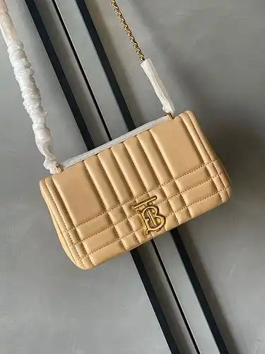 Burberry Chain Pack Burberry Women 's Bag Burberry Sweet Bag importó la mejor bolsa de regalo de ent