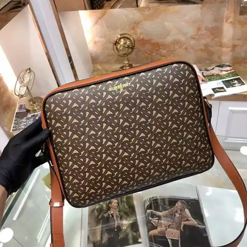 Bolso de Burberry bolso de Burberry bolso de hombre Burberry bolso de hombro hecho de cuero de vaca 
