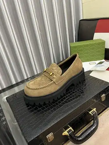 Código de zapatos masculinos Gucci 8c talla 3844