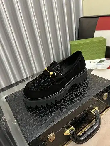 Código de zapatos masculinos Gucci 8c talla 3844