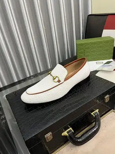 Código de zapatos masculinos Gucci 8b8 talla 3844