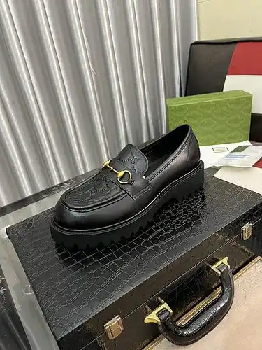 Código de zapatos masculinos Gucci 8c talla 3844