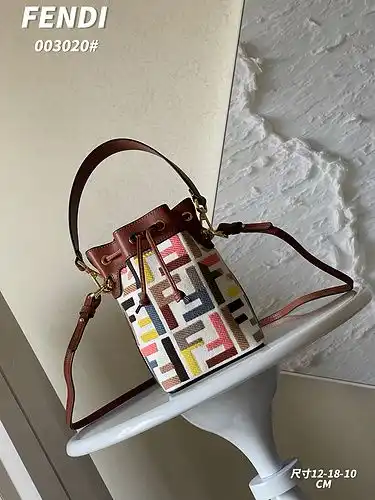 Bolsa de barril Fendi bolsa de mujer Fendi bolsa de regalo de entrega grabada de alta gama de cuero 