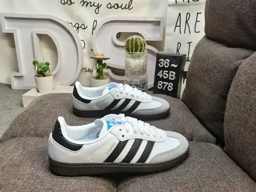El clásico original de 878das Samba og b75x80g6, con casi 70g de historia, está hecho de terciopelo 