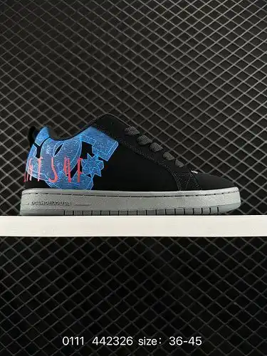 La parte superior de la zapatilla 1d30g DC Court graffik se Action cuenta con una estructura de sulf