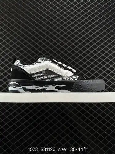 El graffiti en blanco y negro conjunto 1d30g Hirono x VANS KNU skool Bubble Mart Ono esta vez VANS s