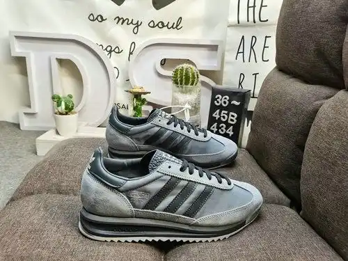 La colección de zapatillas retro 434dadidas SL 72c RS ih80g1d8 es muy popular en todo el mundo. apro