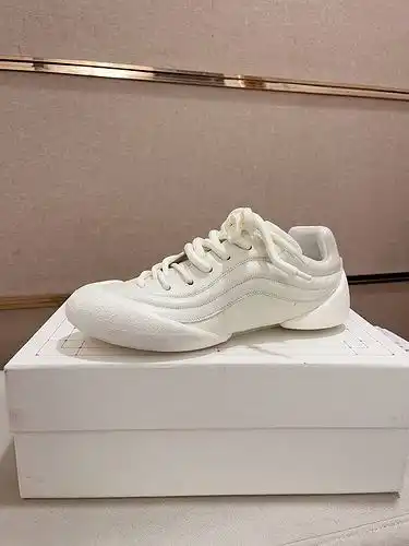 Los zapatos masculinos y femeninos McQueen 23c3 talla 3444 se pueden personalizar sin reembolso.
