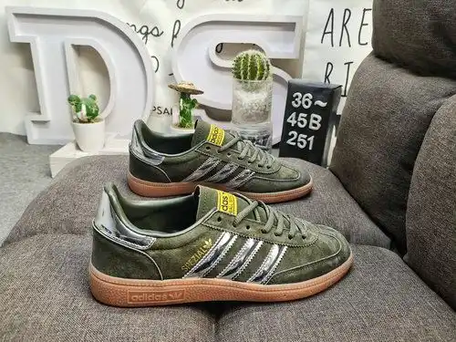 El 2c5x1dd Adidas Samba Vegan jh75x5x8 es el clásico original de hace casi 70g años. el terciopelo o