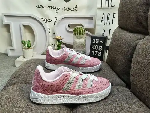 1d78d Adidas adimatic gy2c0g89e Bread shoes Adidas Shark Bread shoes nueva colaboración con el legen