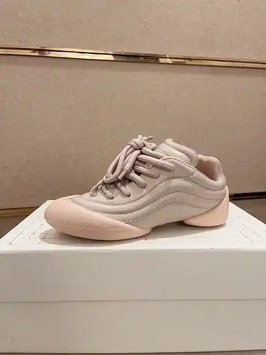 Los zapatos masculinos y femeninos McQueen 23c3 talla 3444 se pueden personalizar sin reembolso.