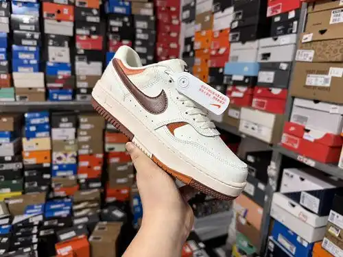 1d0g5x Nike gamma Force Lady wearable transpirable Low Top shoes beige and Red 31D Project Number fq