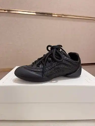 Los zapatos masculinos y femeninos McQueen 23c3 talla 3444 se pueden personalizar sin reembolso.