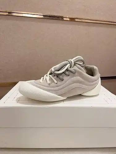 Los zapatos masculinos y femeninos McQueen 23c3 talla 3444 se pueden personalizar sin reembolso.