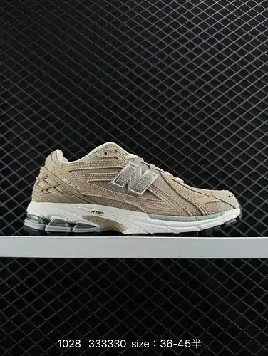 La colección 1d5x0g new balance m1d9e0g6 de zapatos de papá retro de un solo artículo, con elementos