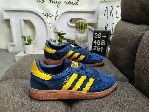 El 2c5x1dd Adidas Samba Vegan fx5x676 es un clásico Originals de hace casi 70g años, hecho de tercio