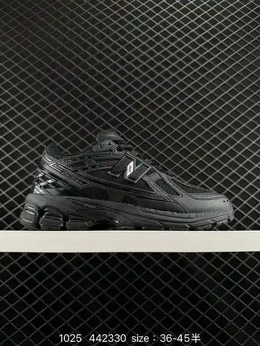La colección 1d5x0g new balance m1d9e0g6 de zapatos de papá retro de un solo artículo, con elementos